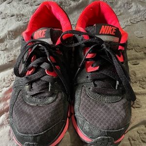 Nike dual fusion ST 2 size 6.5